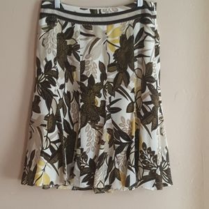 Ann Taylor Floral-Print 100% Silk Skirt. Size 4
